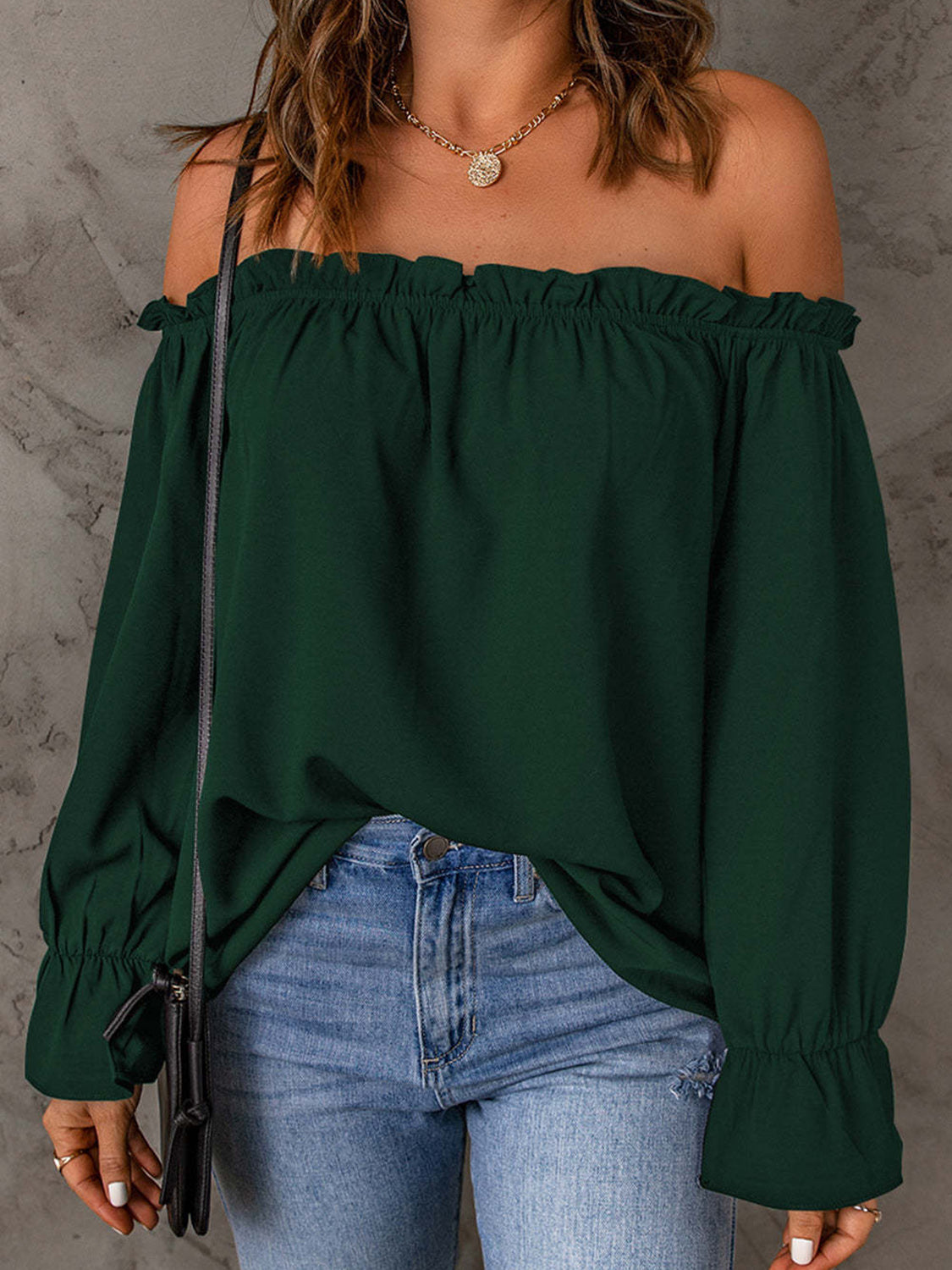 Muun’s Off-Shoulder Flounce