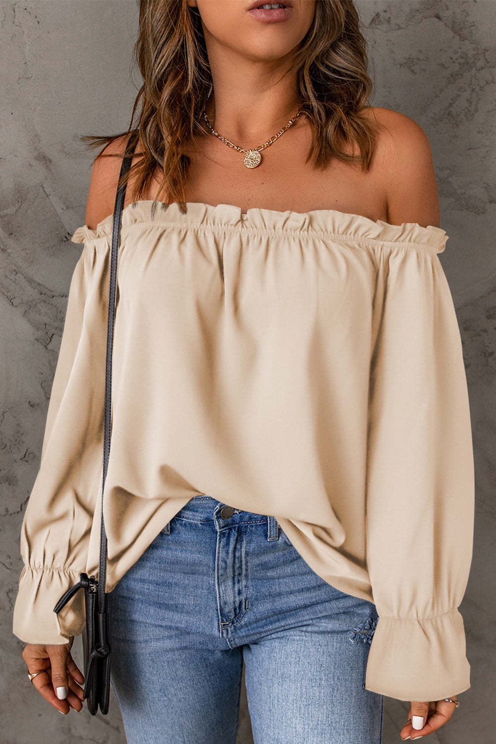 Muun’s Off-Shoulder Flounce
