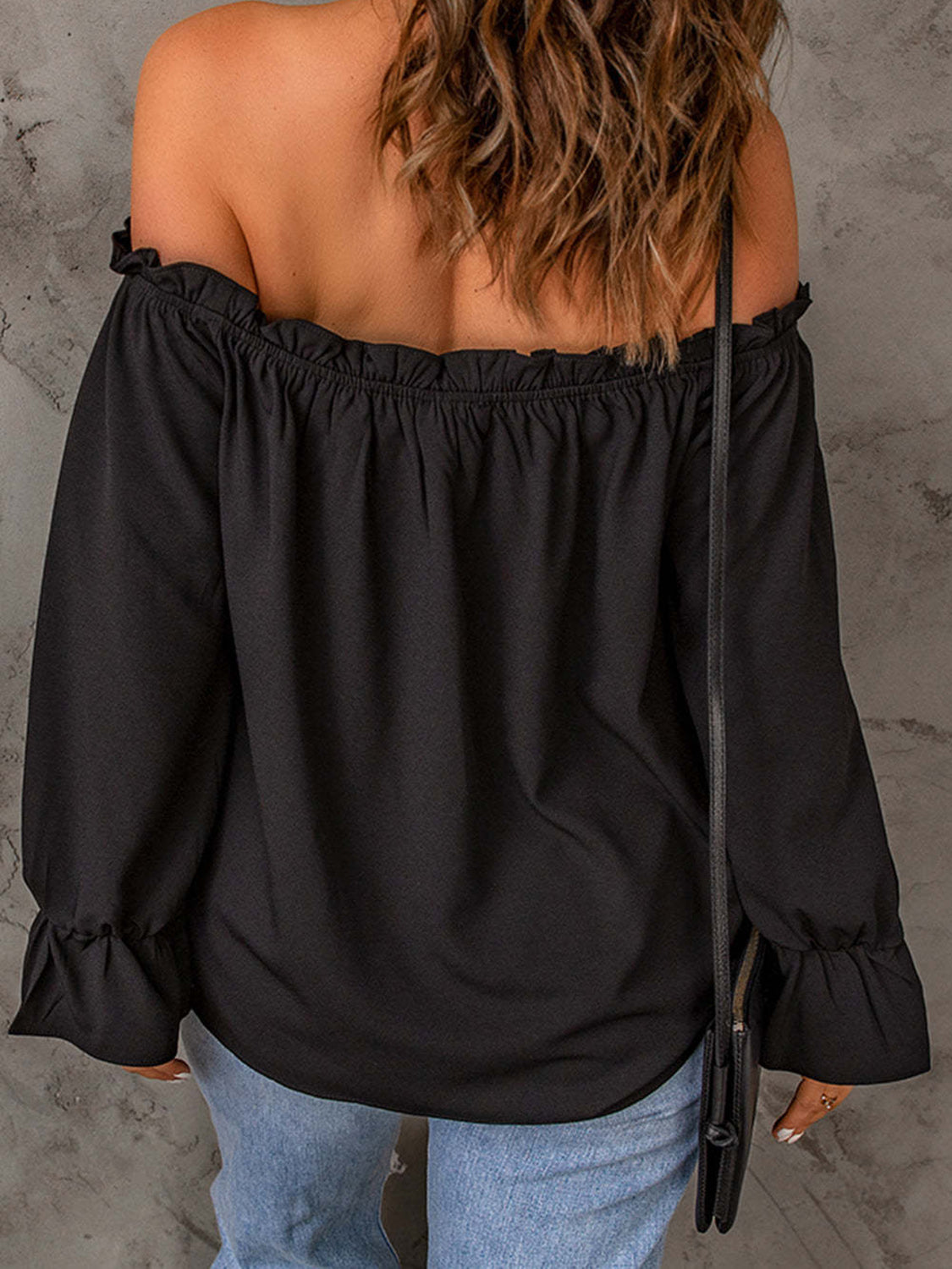 Muun’s Off-Shoulder Flounce