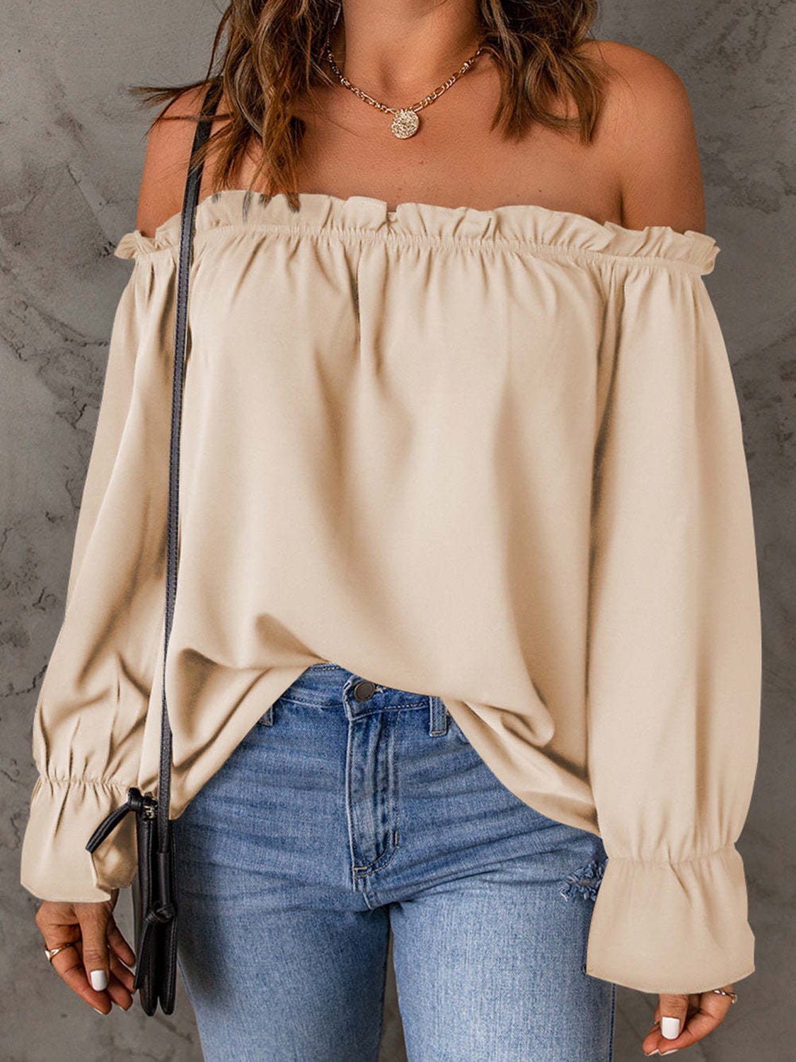 Muun’s Off-Shoulder Flounce