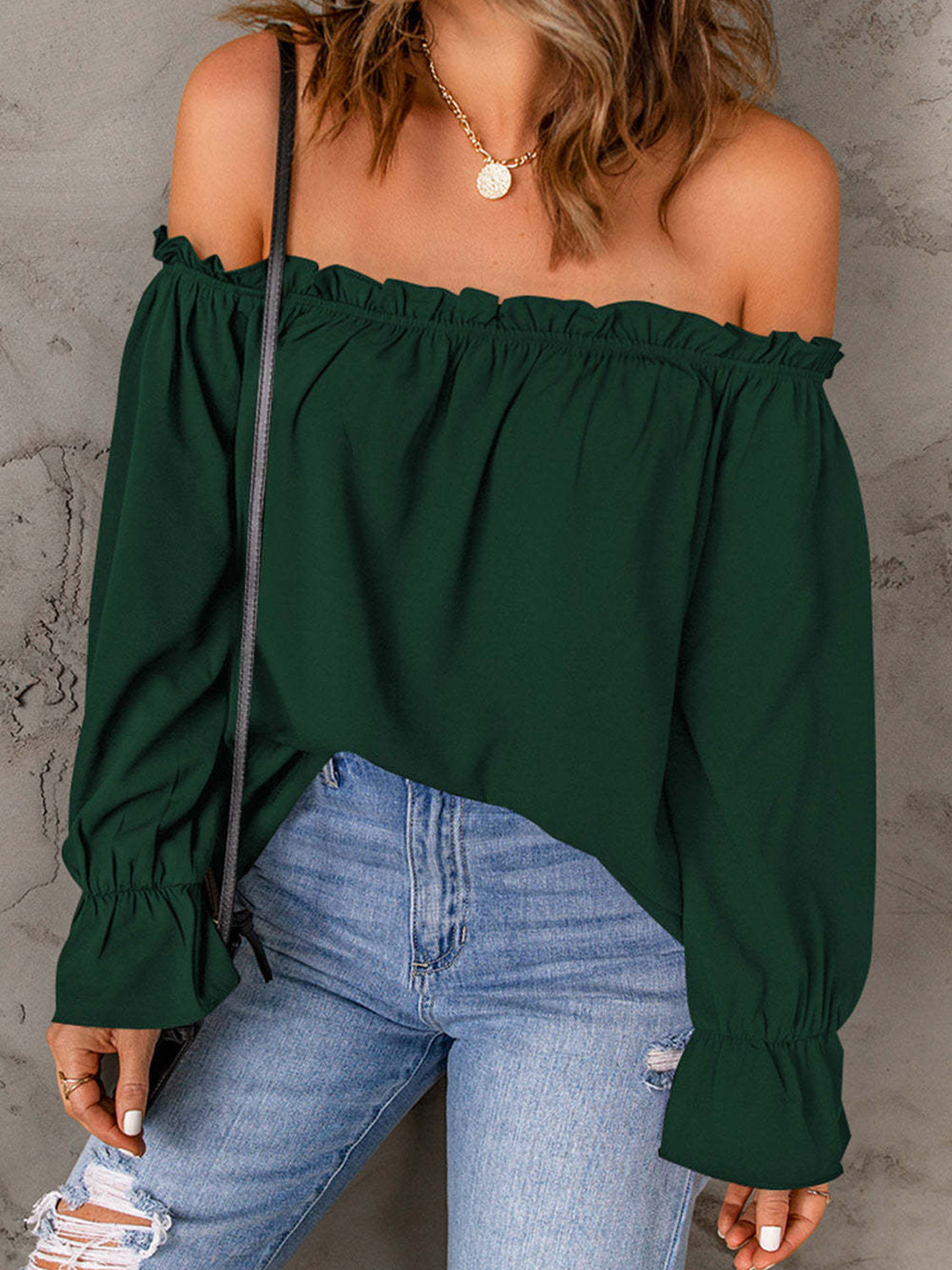 Muun’s Off-Shoulder Flounce